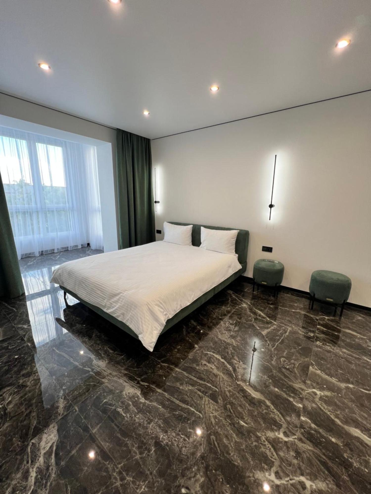 Люкс Апартаменти В Жкарена Та Жк Great House Rivne Buitenkant foto