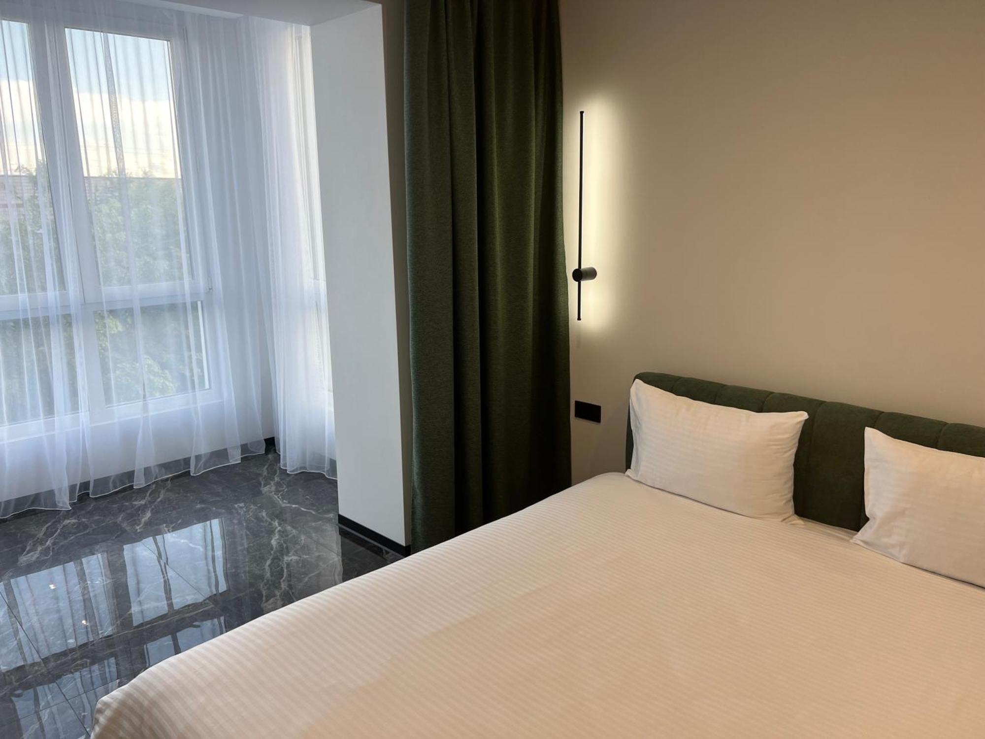 Люкс Апартаменти В Жкарена Та Жк Great House Rivne Buitenkant foto